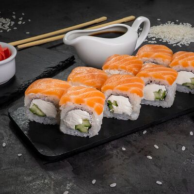 Ролл Филадельфия с копченным лососем в Sushi LeGo по цене 479 ₽