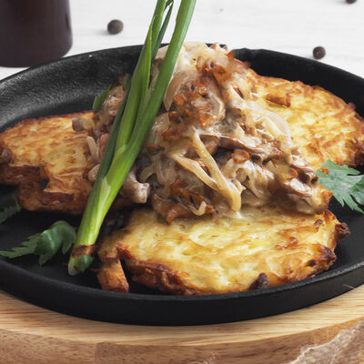 Драники с цыпленком и грибами в Квартира 162 по цене 530 ₽