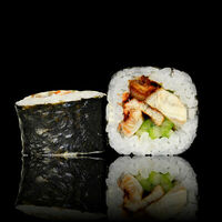 Ролл с угрем в Семья Плюс