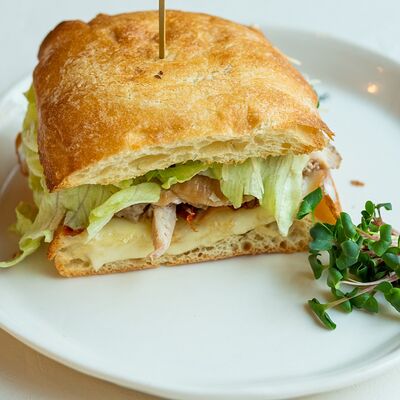 Чиабатта с курицей в Мыскофе по цене 440 ₽