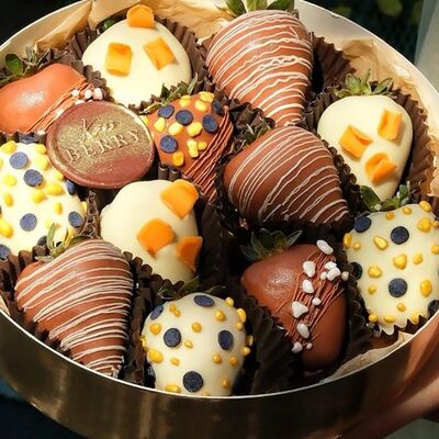 Набор с нарядной клубникойв Kissberry по цене 2900 ₽