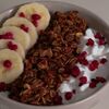 Гранола с йогуртом, творожным зерном и фруктами в Эрме Кофейня-кондитерская по цене 700