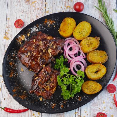 Ребрышки BBQ с запеченным картофелемв Гастробар Крапива по цене 820 ₽