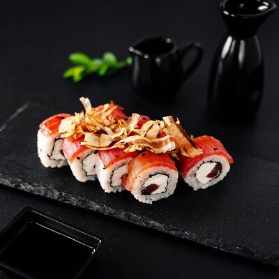 Ролл Филадельфия с тунцом премиум в Суши и Роллы по цене 649 ₽