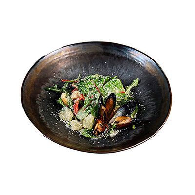Салат с морепродуктами Ям сом-о в Chojo Izakaya по цене 1020 ₽