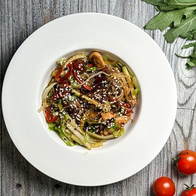 Салат с фунчозой и курицей в Инжир по цене 220 ₽