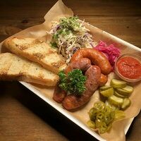 Колбаски ручной работы BBQ в Серебряная Fabrika