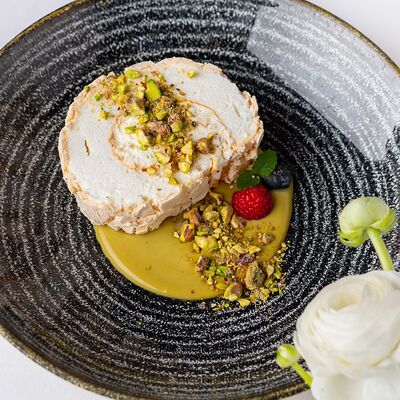 Фисташковый рулет в Leto по цене 620 ₽