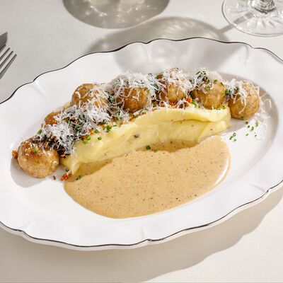 Мини-котлеты из утки с картофельным пюре в Cristal по цене 900 ₽