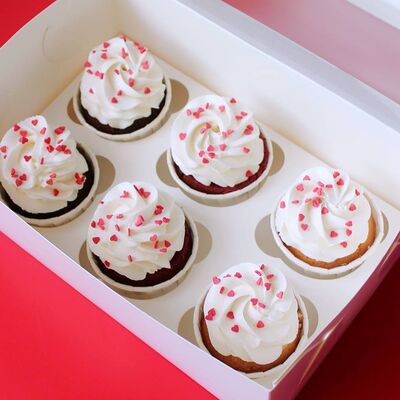 6 капкейков с сердечкамив Savoro по цене 2850 ₽