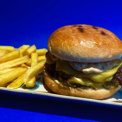 Бургер Smash в Magnum bar по цене 670 ₽