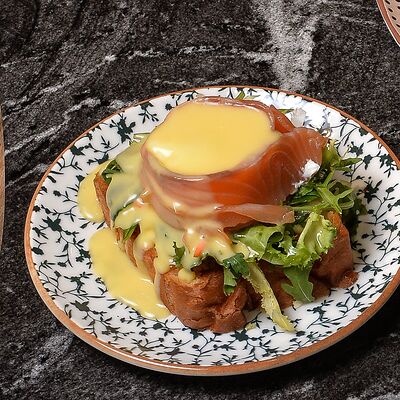 Бенедикт на нежной бриоши в Premium bakery Andre по цене 990 ₽