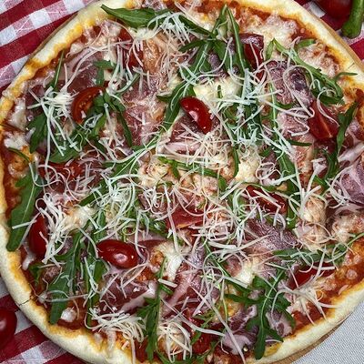 Пицца с пармским окороком в Моя Италия по цене 946 ₽