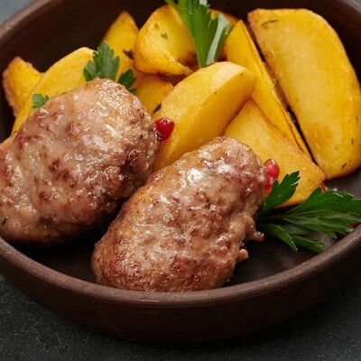 Котлеты домашние с обжаренным картофелем в Гранат по цене 420