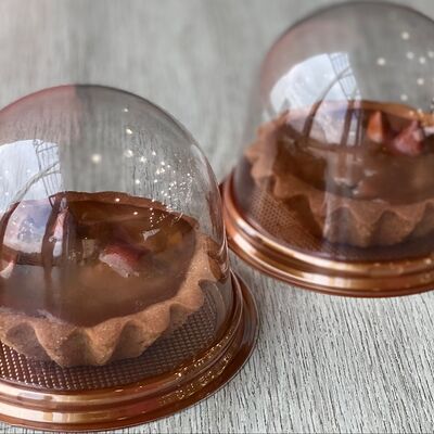 Корзиночка с орехом и карамелью в Love is кофе с любовью по цене 260 ₽