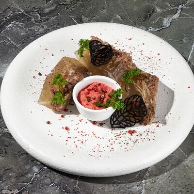 Домашний холодец с хреном в Фореста Фестиваль Парк по цене 400 ₽