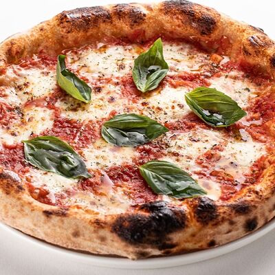 Пицца Маргаритав Lariote по цене 1150 ₽