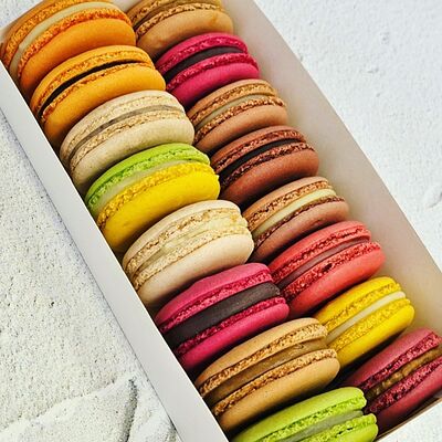 Пирожные Макарон 24 штуки в Bottoni macaron по цене 2400 ₽