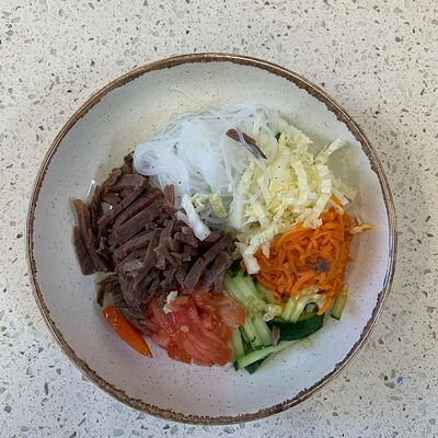 Салат с говядиной и фунчозой в Кофеин по цене 300