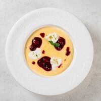 Каша кукурузная со страчателлой и вишней в Villa Pasta