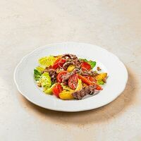 Салат с говядиной гриль в Manneken Pis