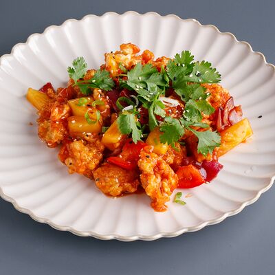 Курица с ананасом в кисло-сладком соусе в MO by Matisov по цене 689 ₽