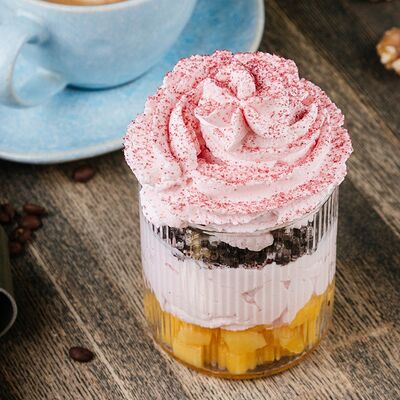 Малиновый мусс с кусочками манго и шоколадным печеньем в Hookah time по цене 520 ₽