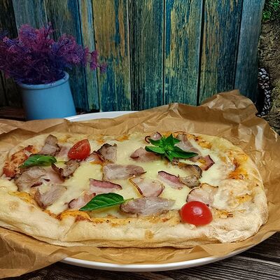 Пицца Римская с беконом и лесными грибами в Зеленый мыс по цене 550 ₽