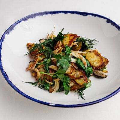 Жареный картофель с вешенками в Aquamarine по цене 550 ₽