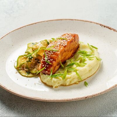 Лосось в глазури терияки с пюре, васаби и цукини в Pitnica по цене 1355 ₽