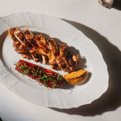 Бедро цыпленка с печеным перцем рамиров Salone pasta & bar по цене 1490 ₽