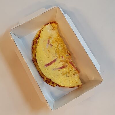 Омлет с сыром и ветчиной в Рент кафе по цене 280 ₽