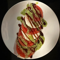 Салат Капрезе в Fratelli Pizza