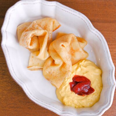 Блинчики с вареньем и кремчиз в Red Cup iMall по цене 390 ₽