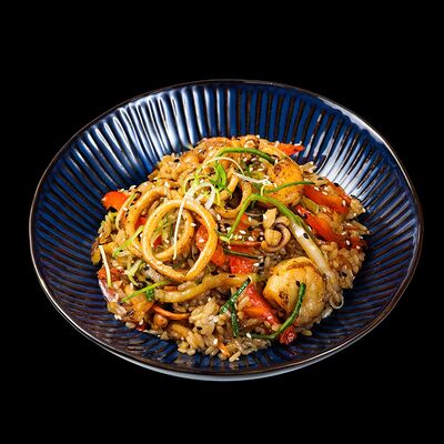 Жареный рис с морепродуктами в соусе терияки в Wokmania по цене 489 ₽