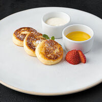 Фирменные сырники в Corner Grill
