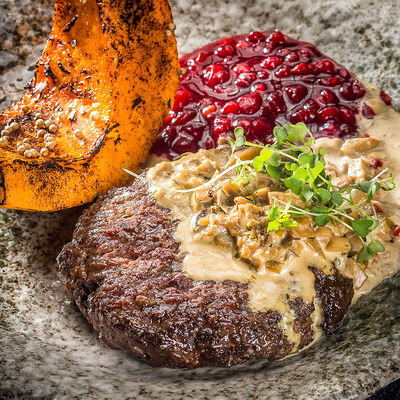 Бифштекс с грибным соусом в Ваще Огонь по цене 980 ₽