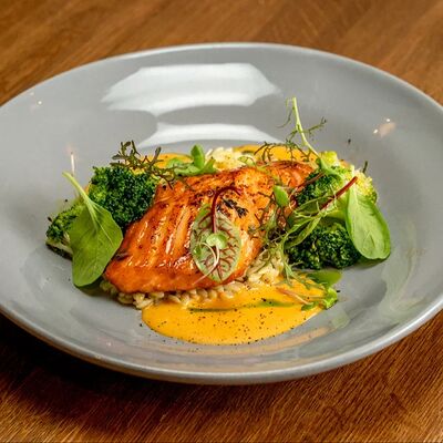 Филе форели с орзо в соусе Биск в Il Pizzaiolo по цене 1200 ₽