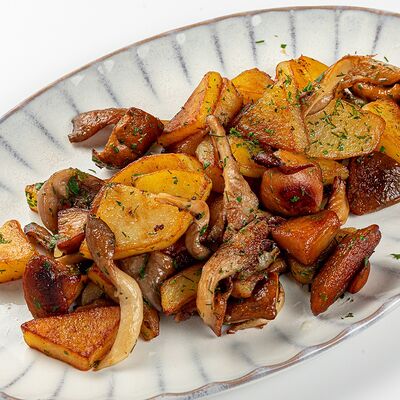 Жареный картофель с белыми грибами в Miss you по цене 850 ₽