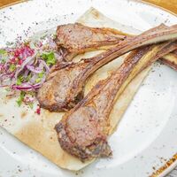 Баранья корейка в Вино & Хинкали