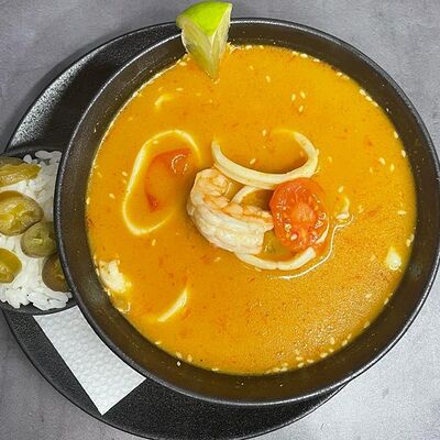 Том ям с морепродуктамив Лось Лосось по цене 880 ₽