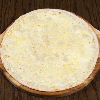 Пицца четыре сыра с трюфельным маслом в Семейные традиции по цене 890 ₽