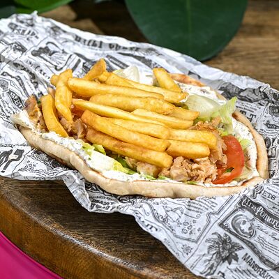 Гирос по-гречески с курицей в Контейнер по цене 630 ₽