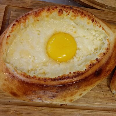 Хачапури по-аджарски в Жарко вкусно по цене 370 ₽