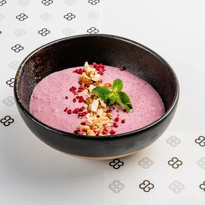 Ягодный боул с орехами и сублимированной малиной в Selfish по цене 580 ₽