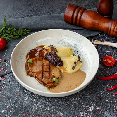 Язык говяжий с трюфельным пюре в КРЫША по цене 1550 ₽