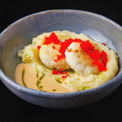 Котлеты рыбные с картофельным пюре и сливочно-устричным соусом в Кабуки по цене 690