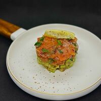Тартар из лосося в Кафе сон у моря