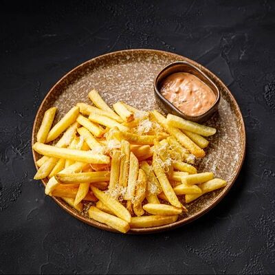 Картофель фри с пармезаном в MEAT HAPPENS BBQ по цене 510 ₽