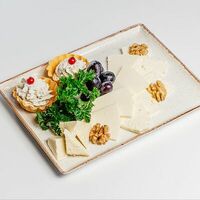 Сырная тарелка по-кавказски в Ривьера